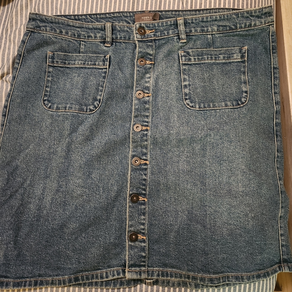Torrid knee length button down denim skirt size 18